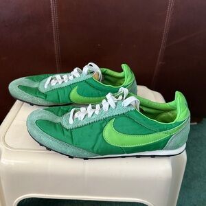 Nike Green Oregon Waffle Sneakers Men’s 7.0 (Women’s 8.5)